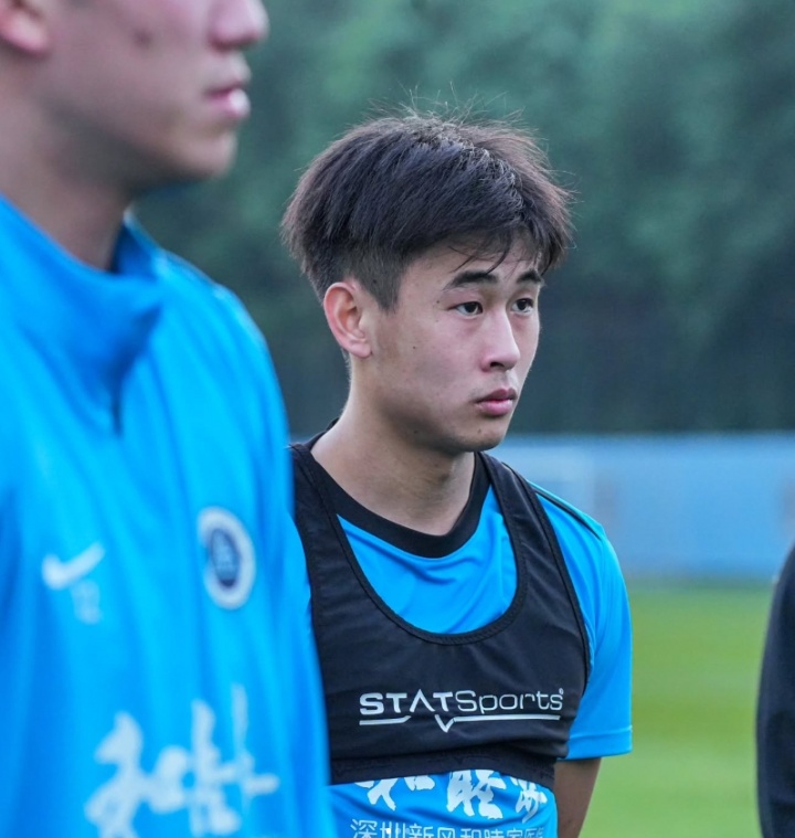 视频直播-不顺！戴伟浚上赛季冬训ACL+在申花0出场 刚加盟新鹏城半月板撕裂