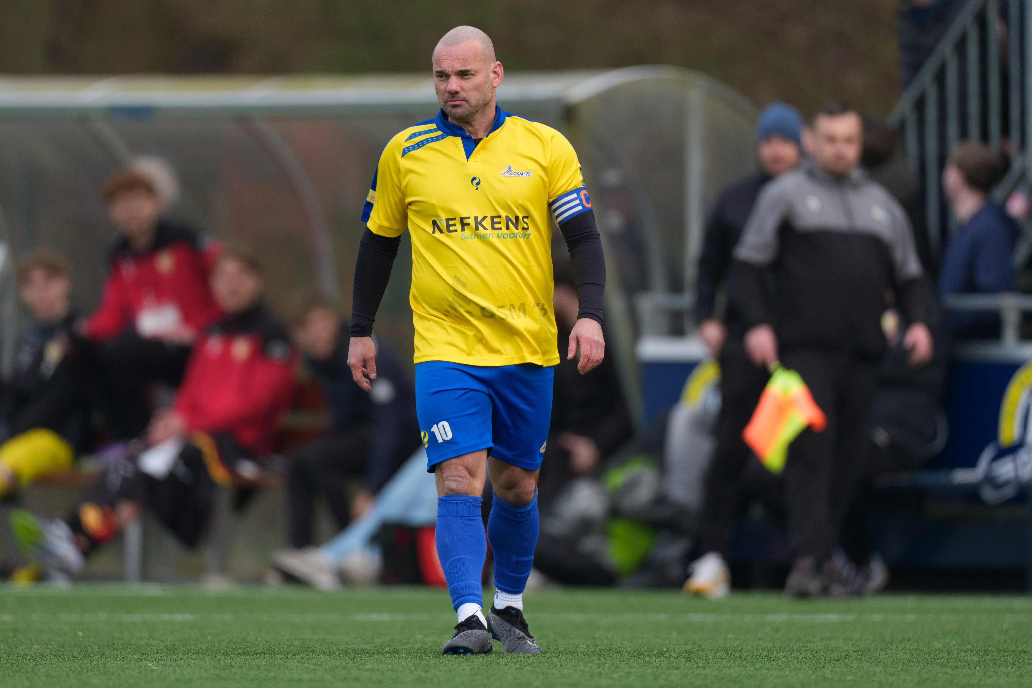 在线入口-斯内德在荷兰业余球队复出并替补出场20分钟：我度过了美好的时光